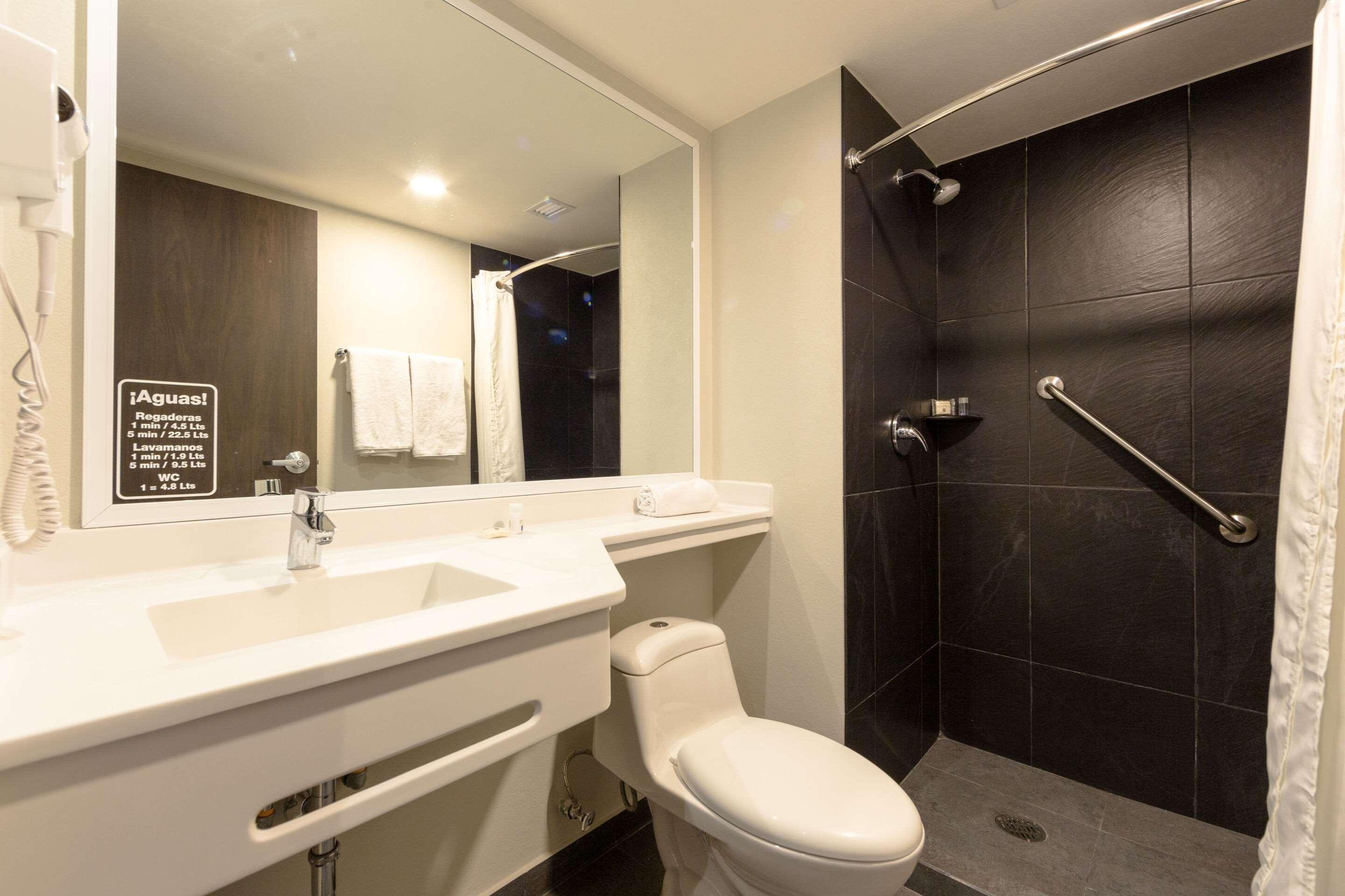 Comfort Inn Delicias Bagian luar foto