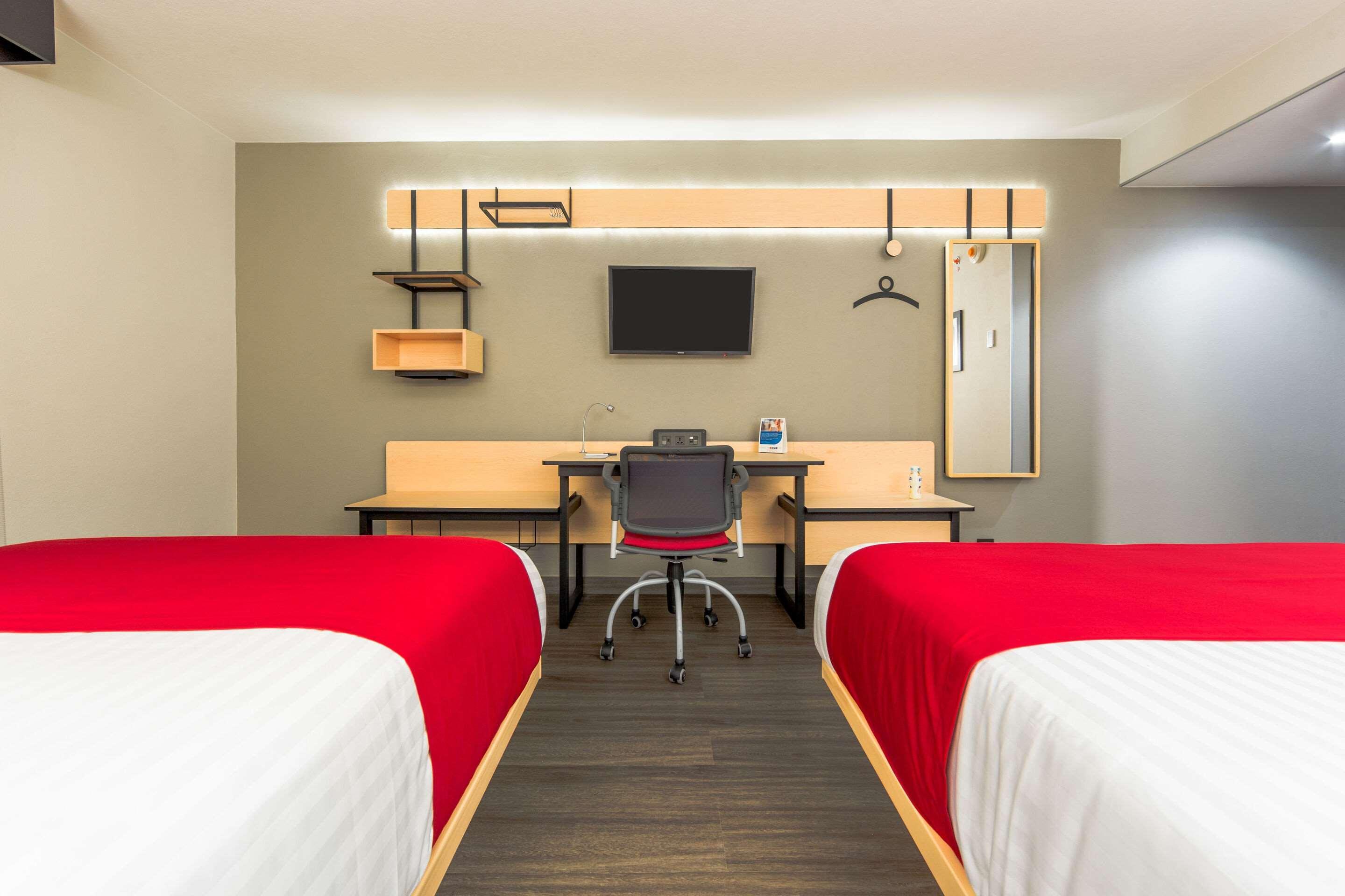 Comfort Inn Delicias Bagian luar foto