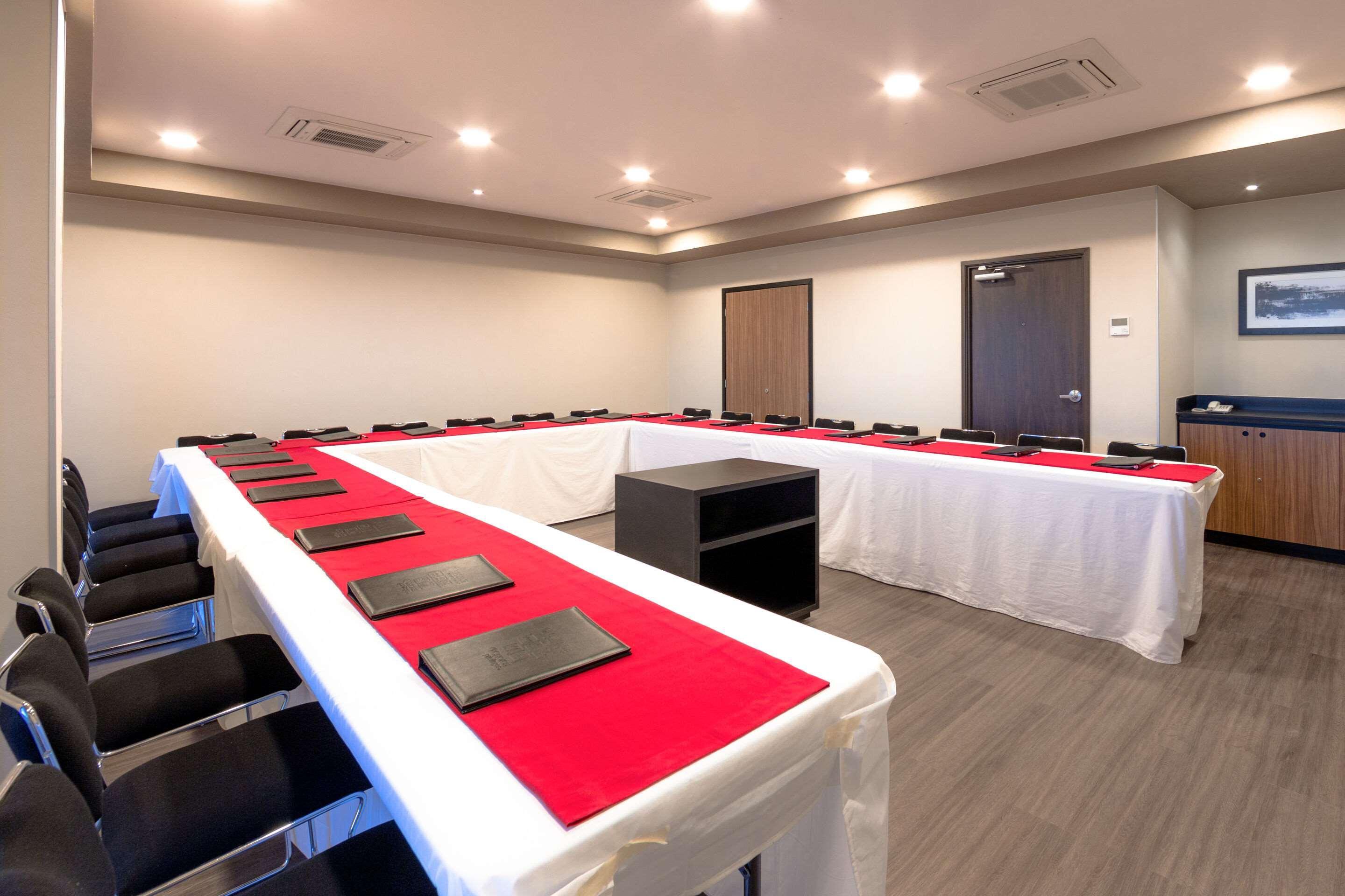 Comfort Inn Delicias Bagian luar foto