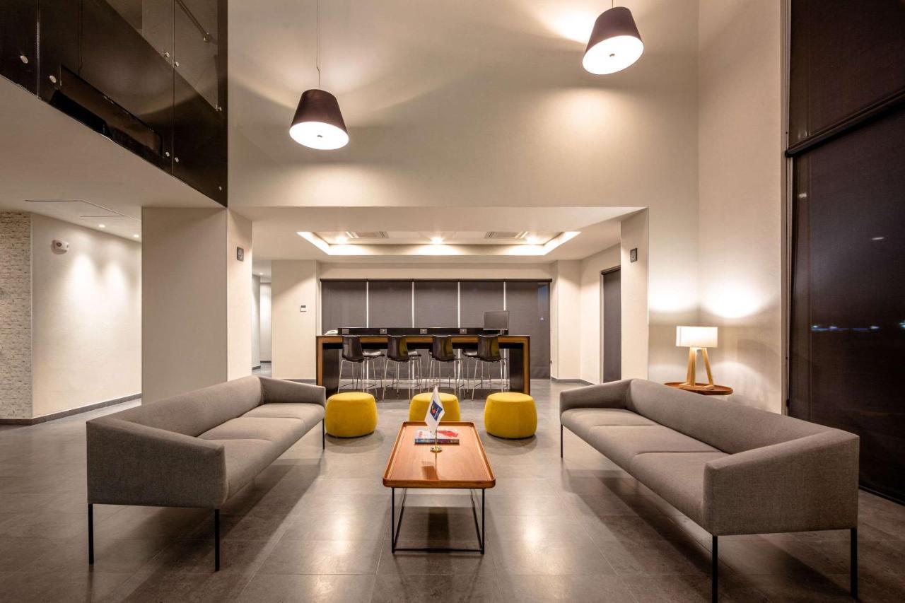 Comfort Inn Delicias Bagian luar foto