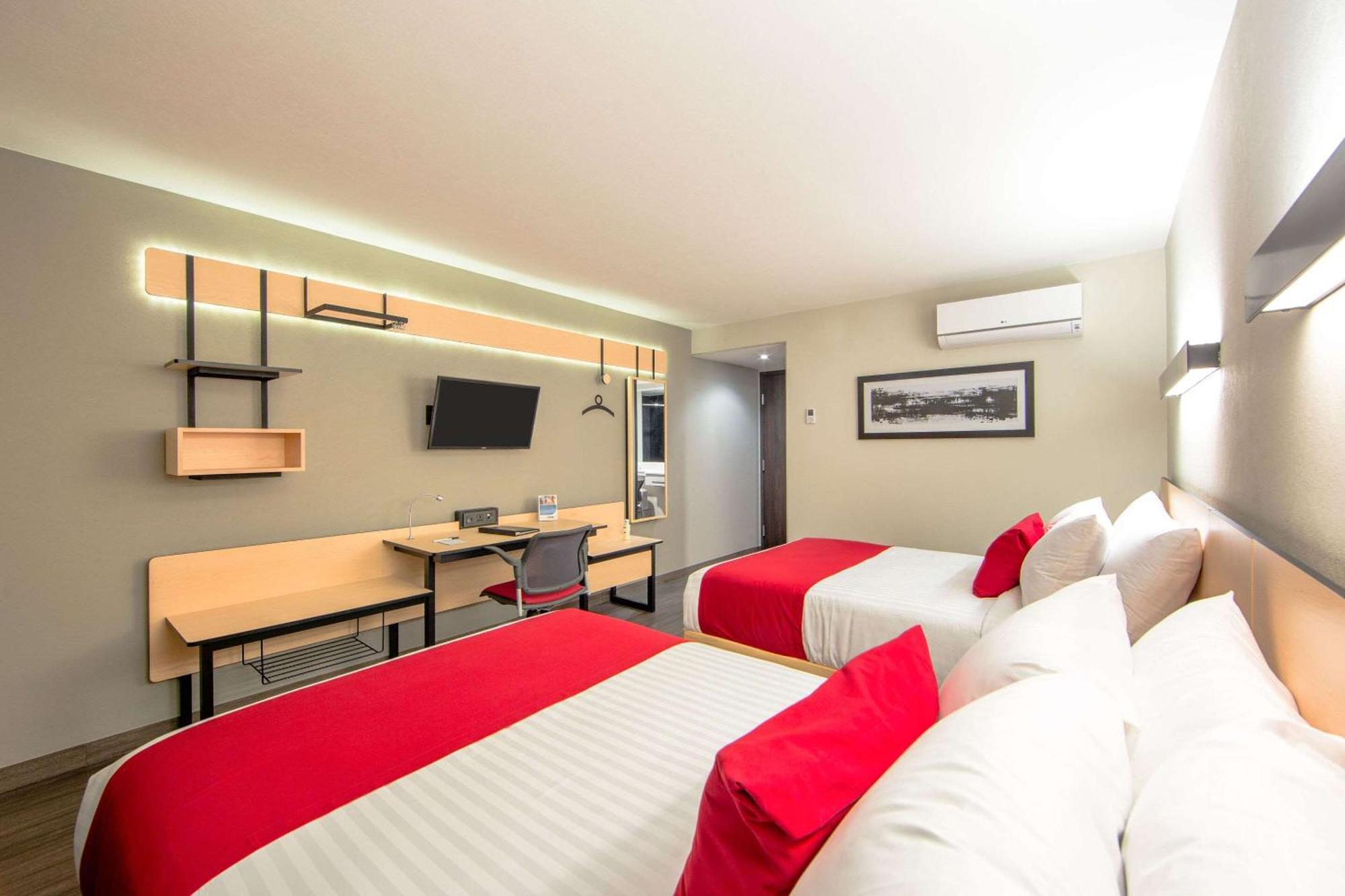 Comfort Inn Delicias Bagian luar foto