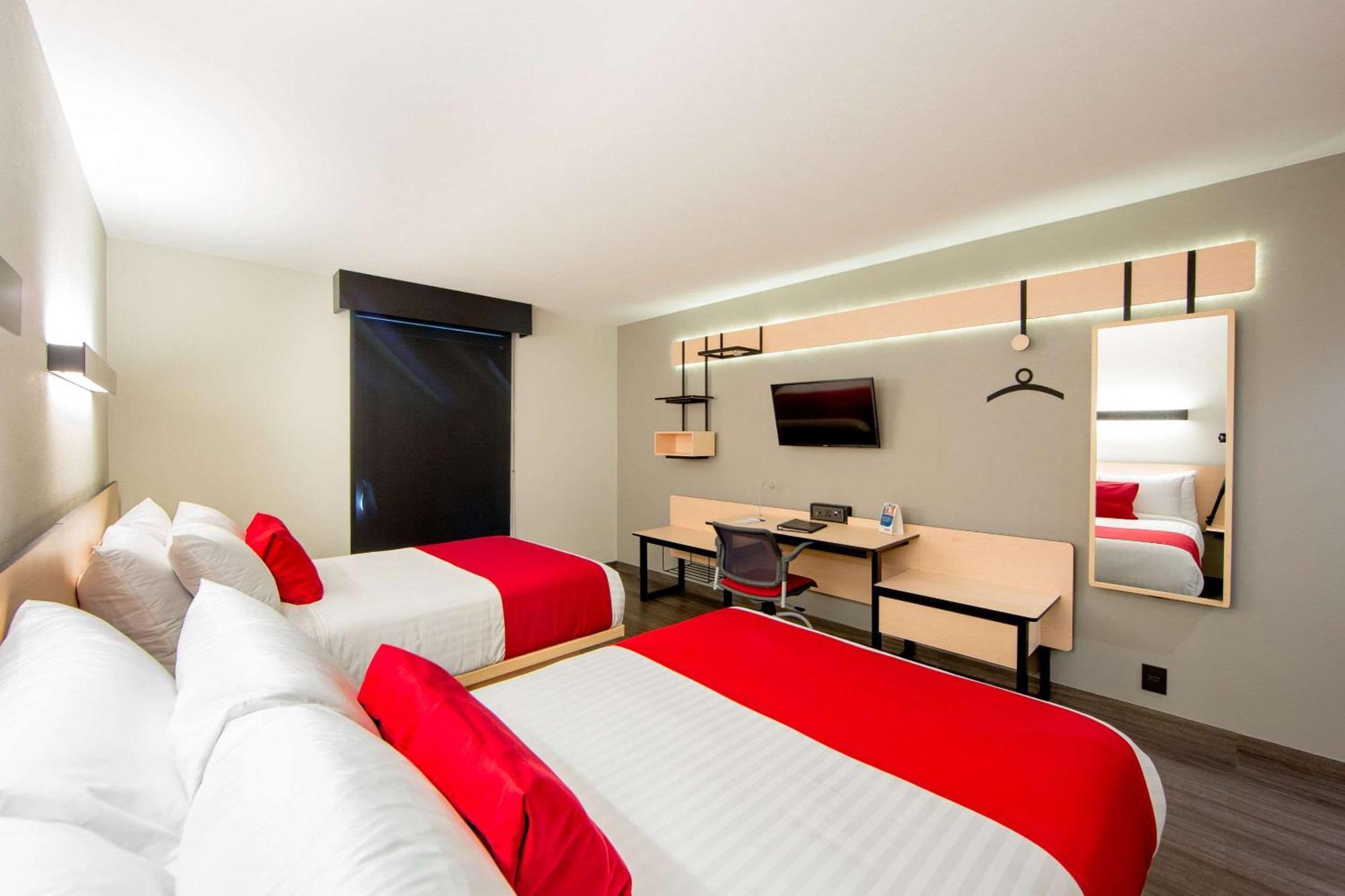 Comfort Inn Delicias Bagian luar foto