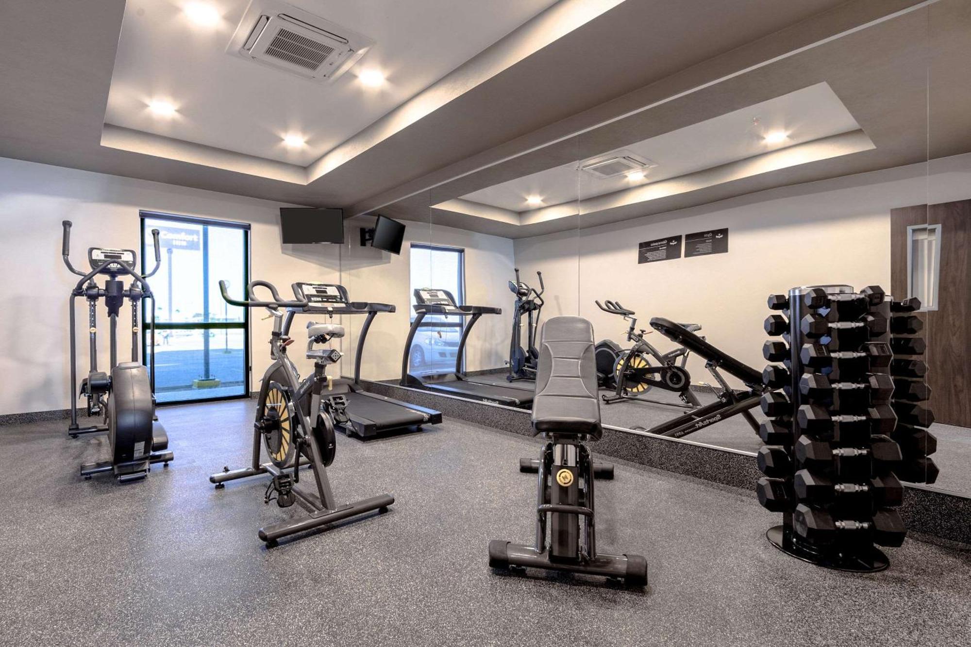 Comfort Inn Delicias Bagian luar foto